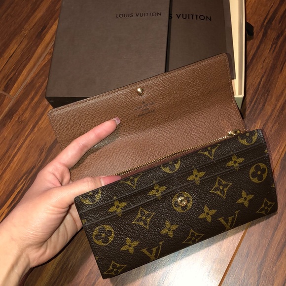 Louis Vuitton Sarah Wallet - Picture 4 of 9